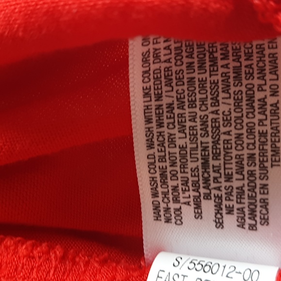 Old Navy t-shirt/tank top. Size Medium.Red - Picture 9 of 11